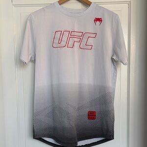 Venum UFC Red and Gray Label T-Shirt Size Medium